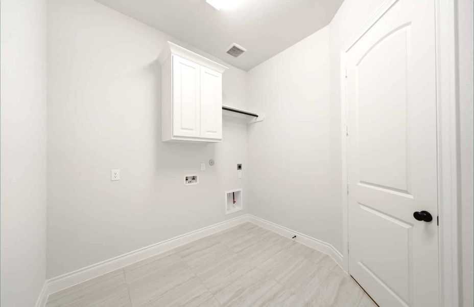 Spacious, unfurnished interior of a new home in Bridgeland 60′, Cypress (Image 39).