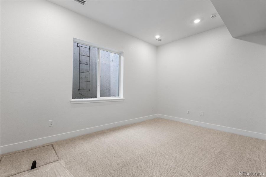 Spacious, unfurnished interior of a new home in Reserve at The Canyons, Castle Pines (Image 28).