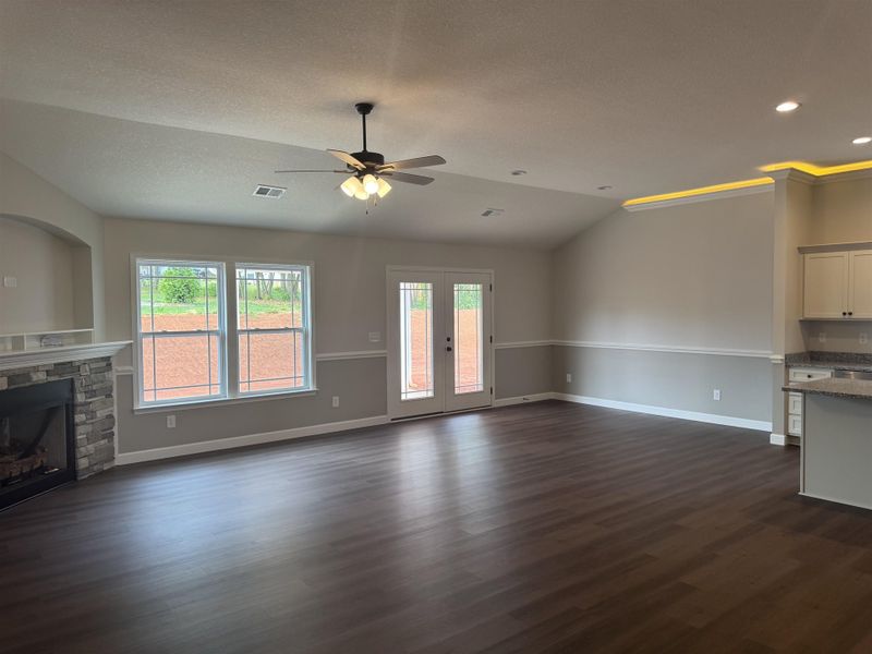 Spacious, unfurnished interior of a new home in Ballentine Ridge, Lyman (Image 5).