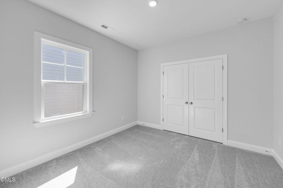 SUN_CaydenCove_Pic_Waterbury_QMI_Bed2_3o