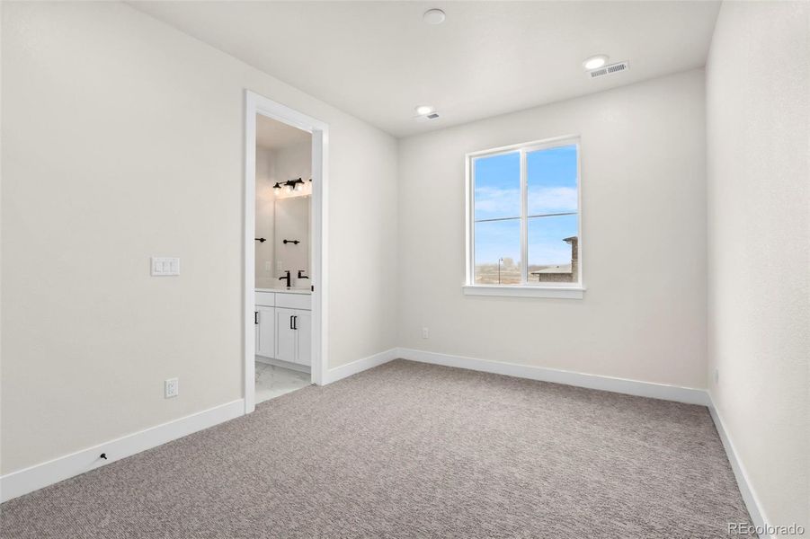 Spacious, unfurnished interior of a new home in , Fort Collins (Image 11).