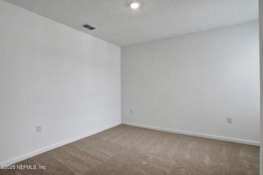 Spacious, unfurnished interior of a new home in Atlantis Pointe, Middleburg (Image 29).