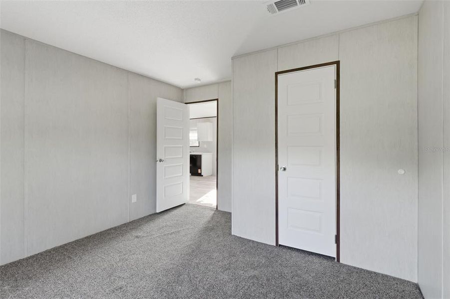 Spacious, unfurnished interior of a new home in , Spring Hill (Image 17).