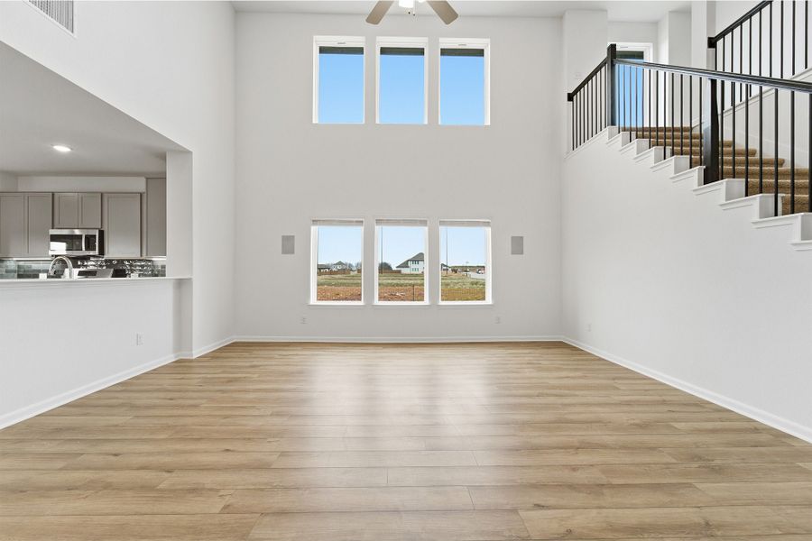 Spacious, unfurnished interior of a new home in Saddlebrook Estates, Waxahachie (Image 14).