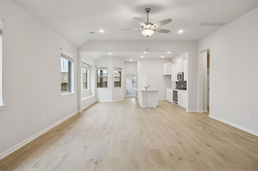 2205 Hazel Lily 2205 Hazel Lily