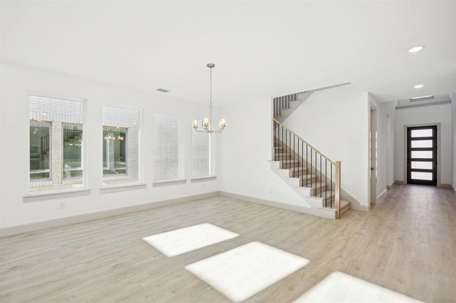 Whether you are hosting vibrant dinner parties or cozy family meals, this dining room fits all occasions!