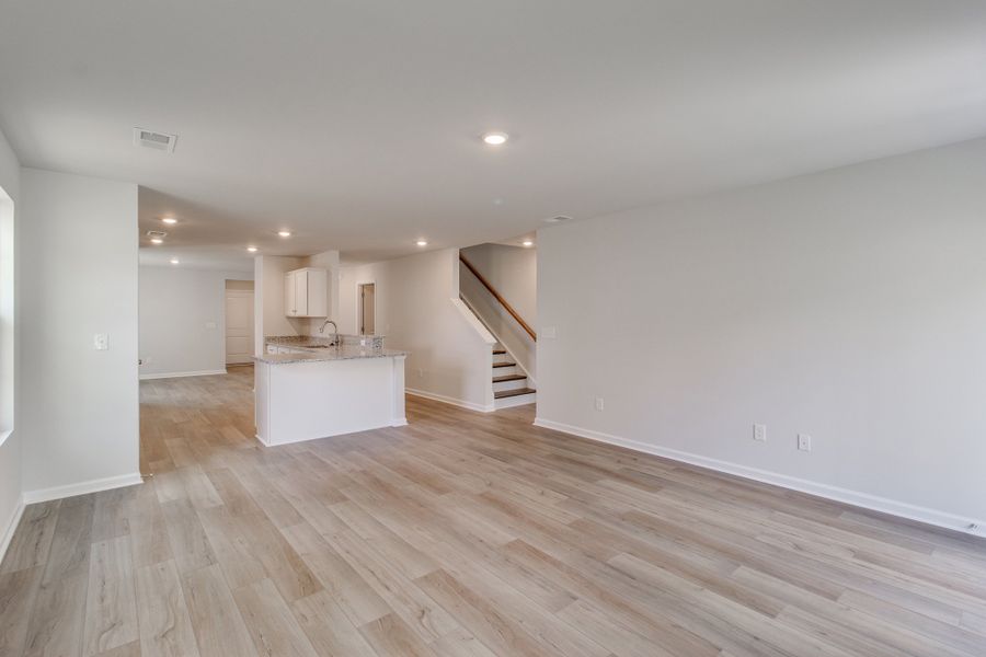 Spacious, unfurnished interior of a new home in Bluefield, Lexington (Image 25).