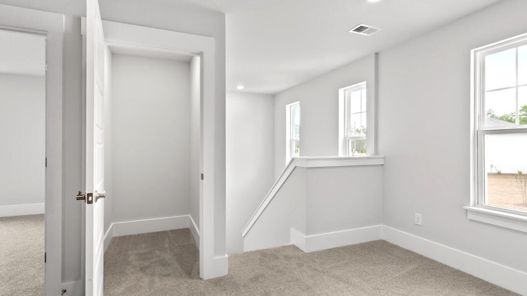 Spacious, unfurnished interior of a new home in Rolling Hills, Bolivia (Image 23).