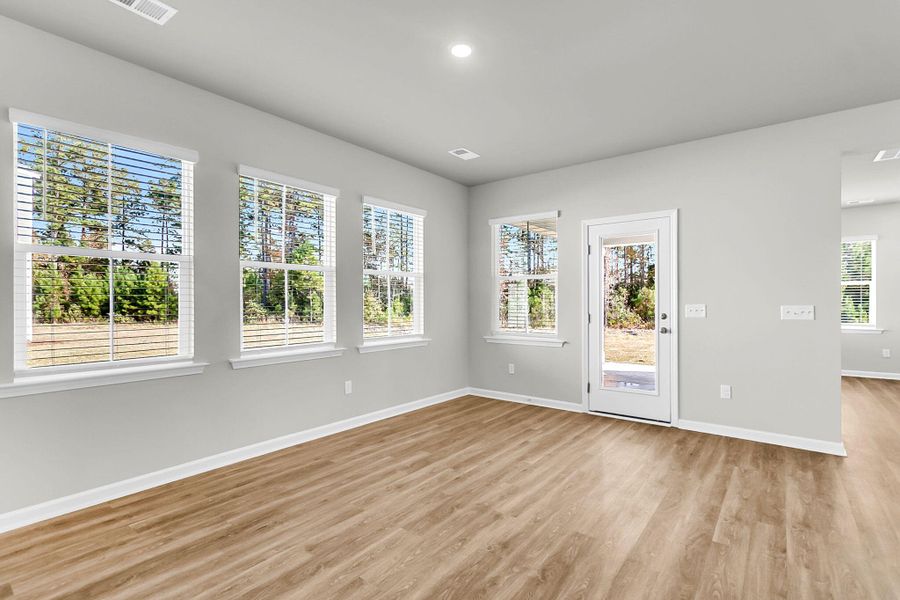 Spacious, unfurnished interior of a new home in Wildcat Chase, Summerville (Image 9).