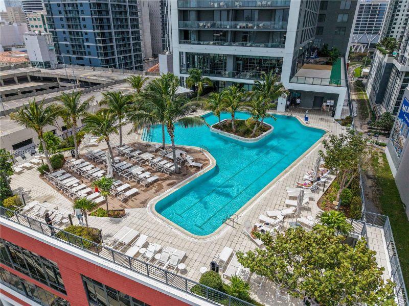 Condo located in Miami, FL showcasing its design and architecture (Image 3). Condo located in Miami, FL showcasing its design and architecture (Image 3).