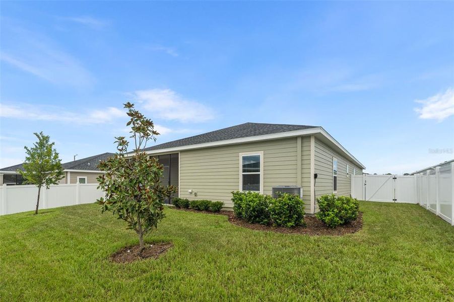 Exterior details and patio area of a home in , Alachua (Image 4).