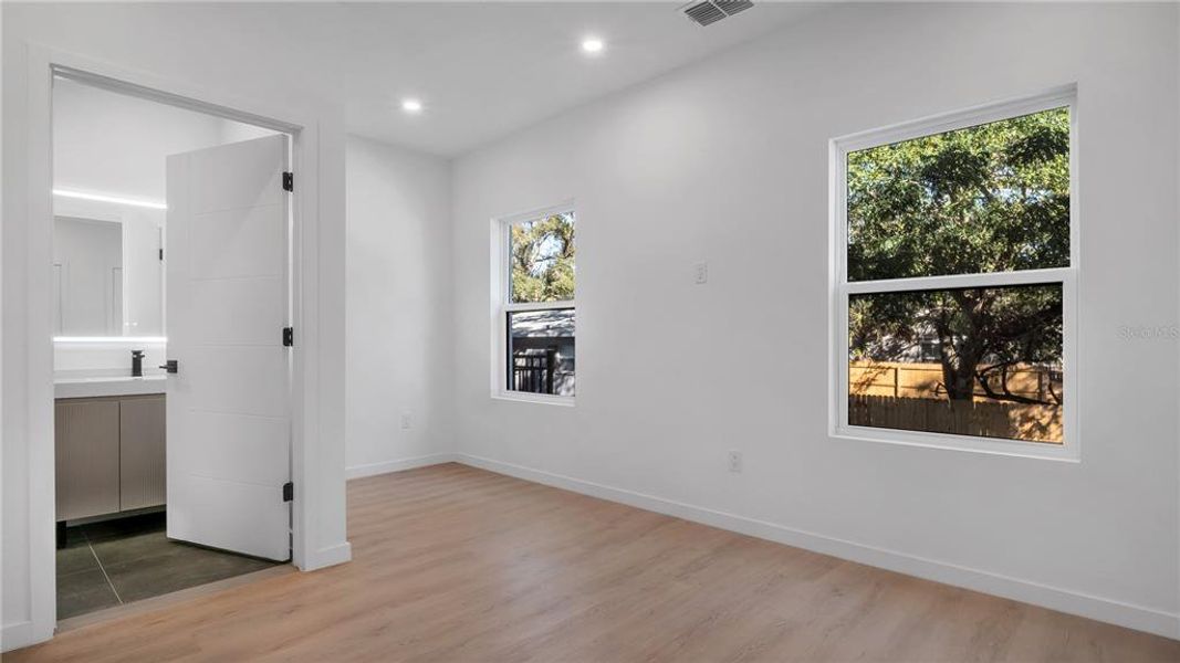 Spacious, unfurnished interior of a new home in , St. Petersburg (Image 52).