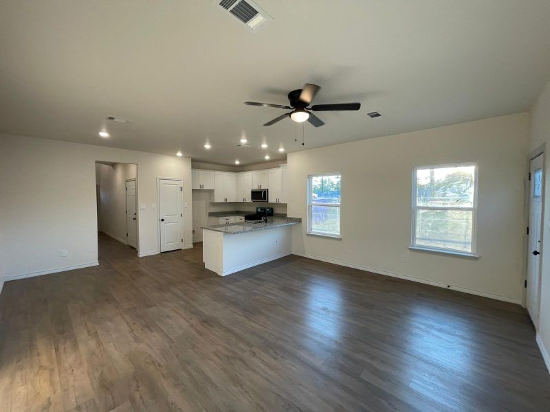 Spacious, unfurnished interior of a new home in , Houston (Image 13).