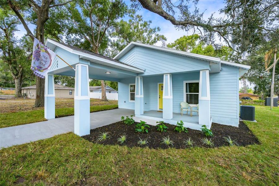 Exterior details and patio area of a home in , Plant City (Image 21).