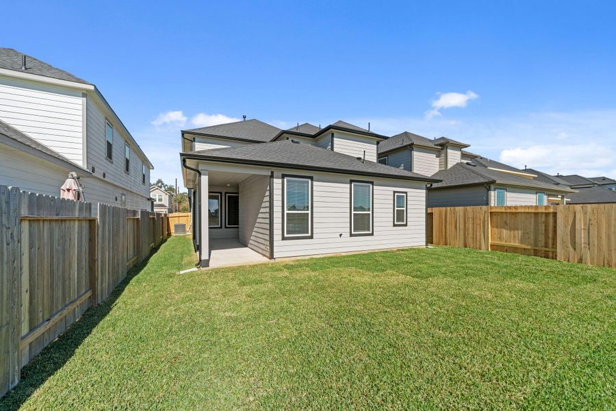 Exterior details and patio area of a home in Grand Oaks Village, Houston (Image 4).
