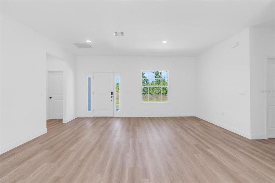 Spacious, unfurnished interior of a new home in , Ocala (Image 34).