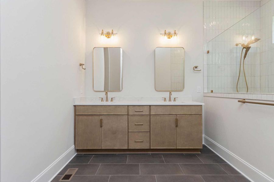 The Normont - Owner's Bath The Normont - Owner's Bath