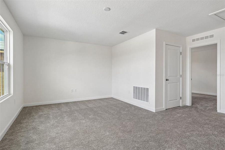 Spacious, unfurnished interior of a new home in Hamilton Bluff, Haines City (Image 29).