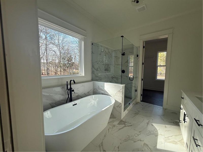 Furnished interior view inside a new home in , Waleska (Image 12).