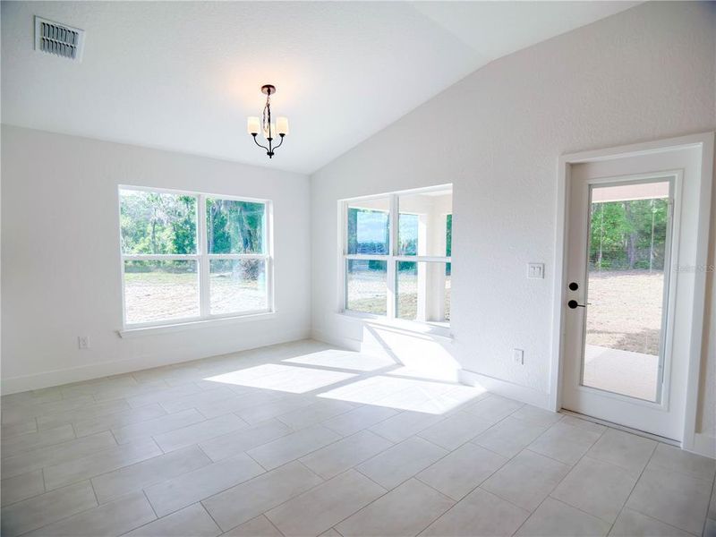 Spacious, unfurnished interior of a new home in , Ocala (Image 10).