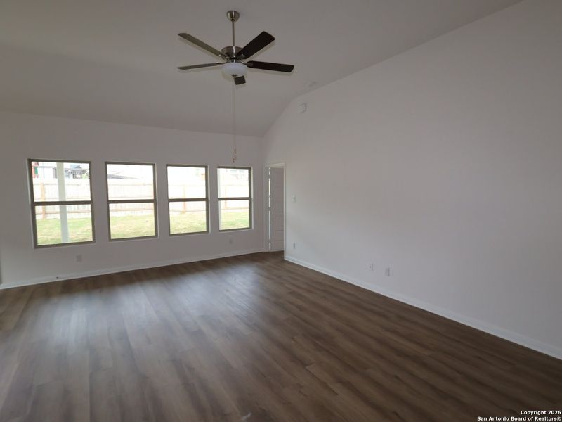 Spacious, unfurnished interior of a new home in Greenspoint Heights, Seguin (Image 28).