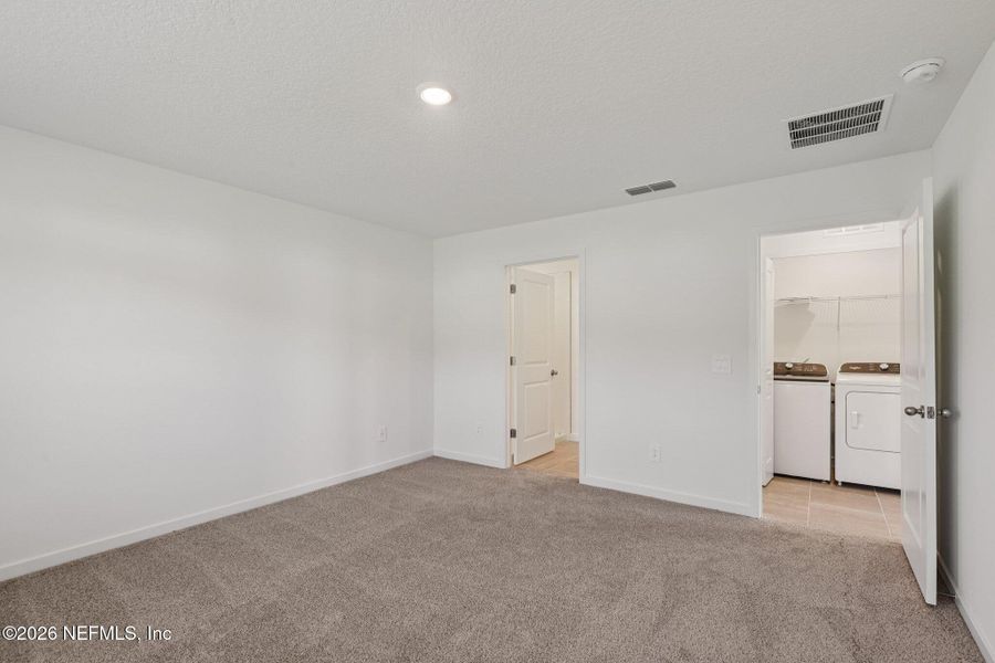 Spacious, unfurnished interior of a new home in Kings Preserve, Jacksonville (Image 14).
