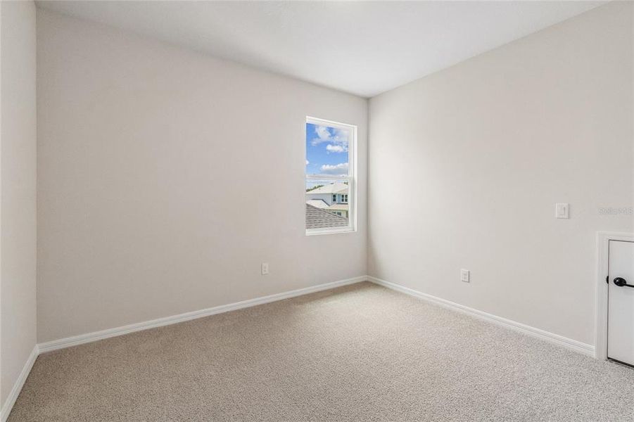 Spacious, unfurnished interior of a new home in Eastlyn, Bradenton (Image 12).