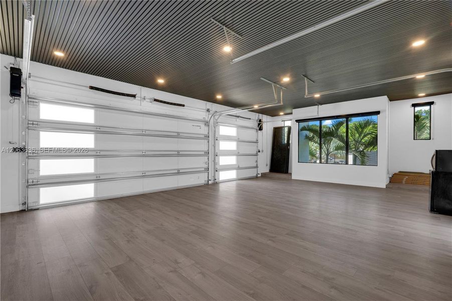 Spacious, unfurnished interior of a new home in , Southwest Ranches (Image 17).