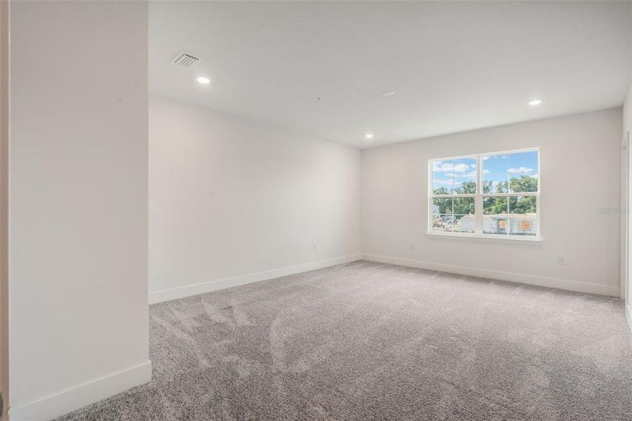 Spacious, unfurnished interior of a new home in Magnolia Reserve, Ocoee (Image 21).