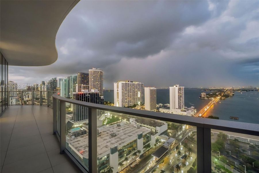 Condo located in Miami, FL showcasing its design and architecture (Image 34).