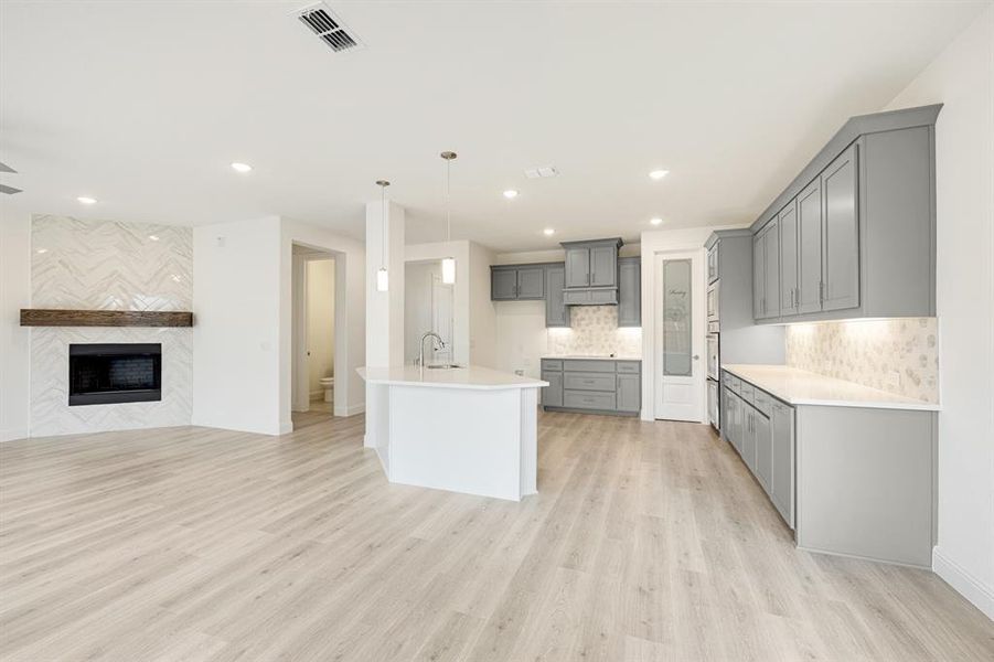 Furnished interior view inside a new home in Ridgepoint, Midlothian (Image 10).