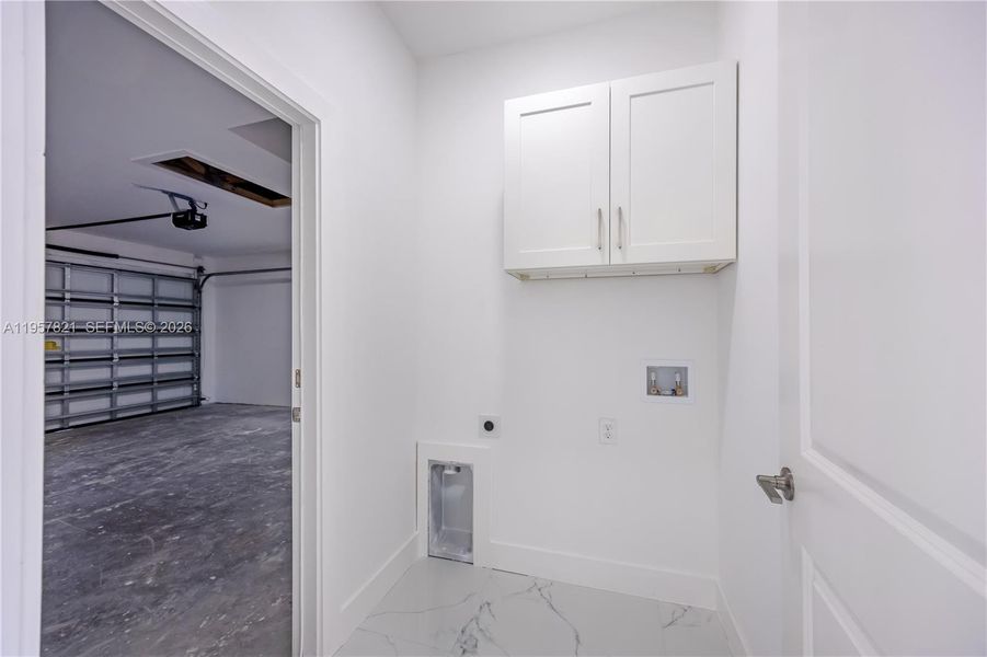 Spacious, unfurnished interior of a new home in , Lehigh Acres (Image 27).