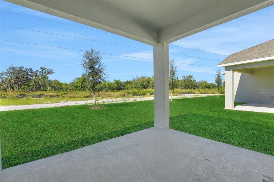 Exterior details and patio area of a home in Willowbrook North, Winter Haven (Image 16).