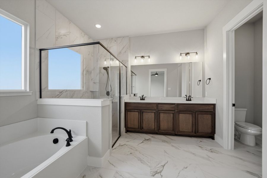 Furnished interior view inside a new home in Eagle Ridge Estates, Weatherford (Image 10).