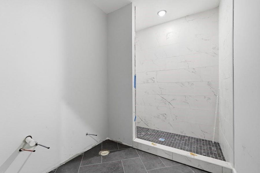 Spacious, unfurnished interior of a new home in , Ellijay (Image 24).