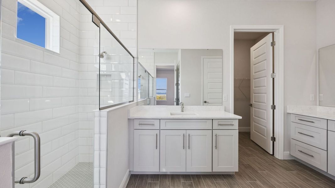 Representative furnished interior of a home built from the Everett by D.R. Horton in Buena Lago, St. Cloud (Image 8).