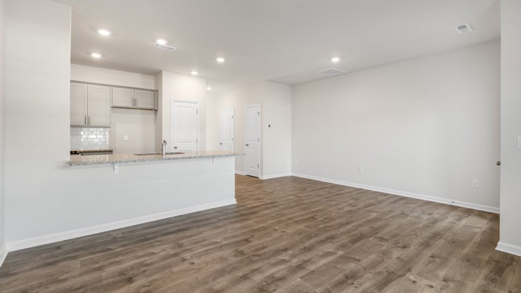 Spacious, unfurnished interior of a new home in Clock Road Townhomes, New Bern (Image 13).