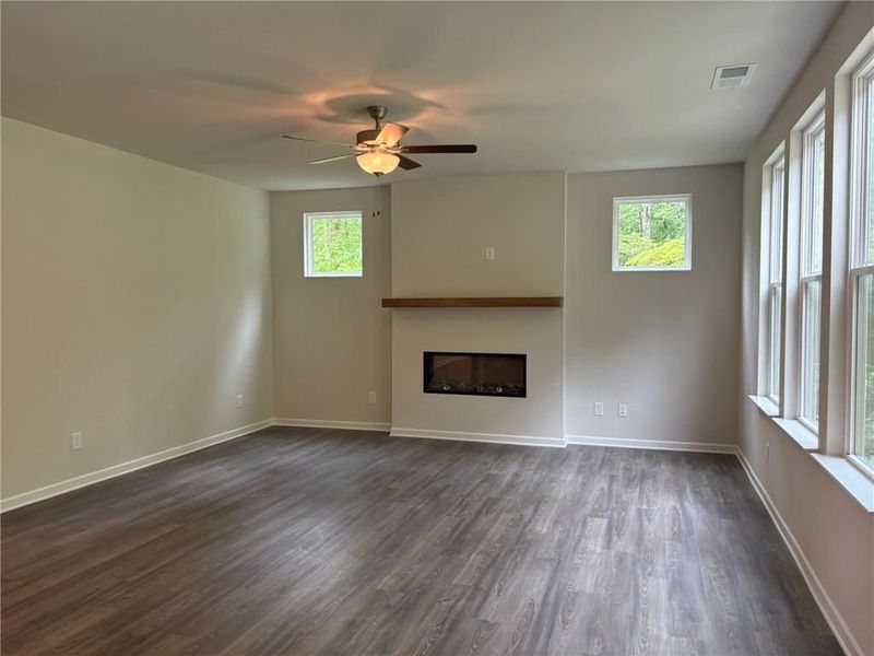 Spacious, unfurnished interior of a new home in Riverwood, Dallas (Image 28).