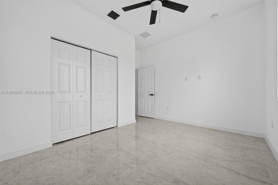 Spacious, unfurnished interior of a new home in , Fort Lauderdale (Image 15).