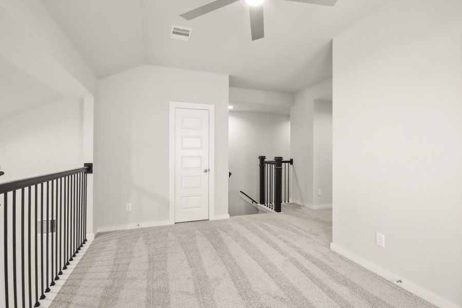 Spacious, unfurnished interior of a new home in Barton Creek Ranch, Conroe (Image 13). Spacious, unfurnished interior of a new home in Barton Creek Ranch, Conroe (Image 13).