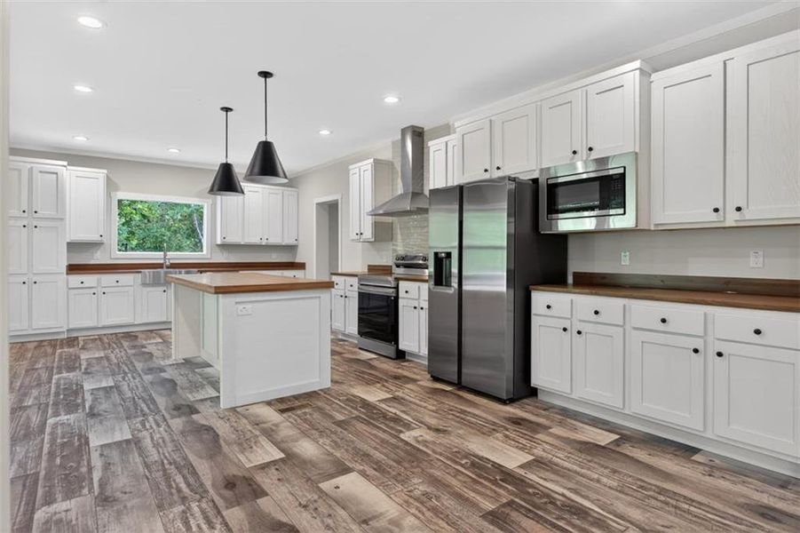 Furnished interior view inside a new home in , Waleska (Image 12).