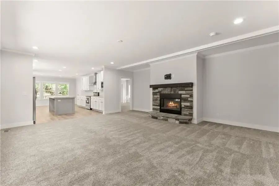 Spacious, unfurnished interior of a new home in , Jasper (Image 7).
