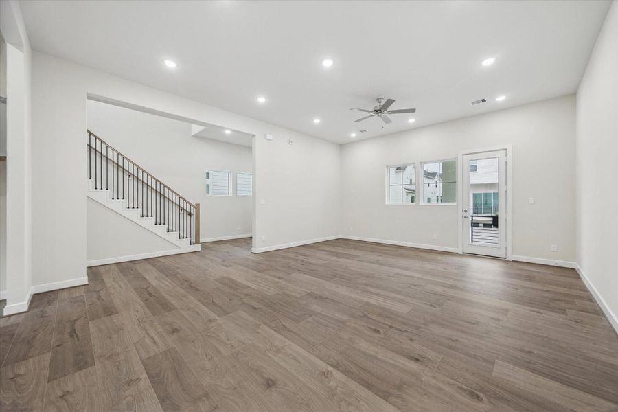 Spacious, unfurnished interior of a new home in Palisades Park, Houston (Image 19).