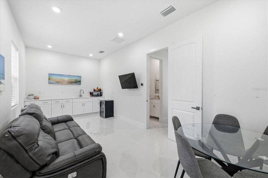 Furnished interior view inside a new home in , Plant City (Image 12).