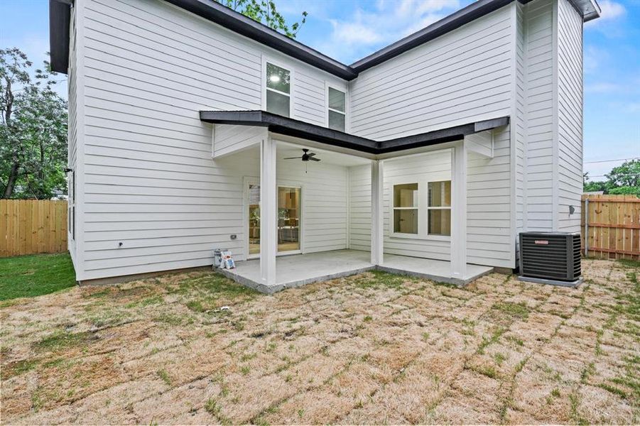 Exterior details and patio area of a home in , Dallas (Image 4).