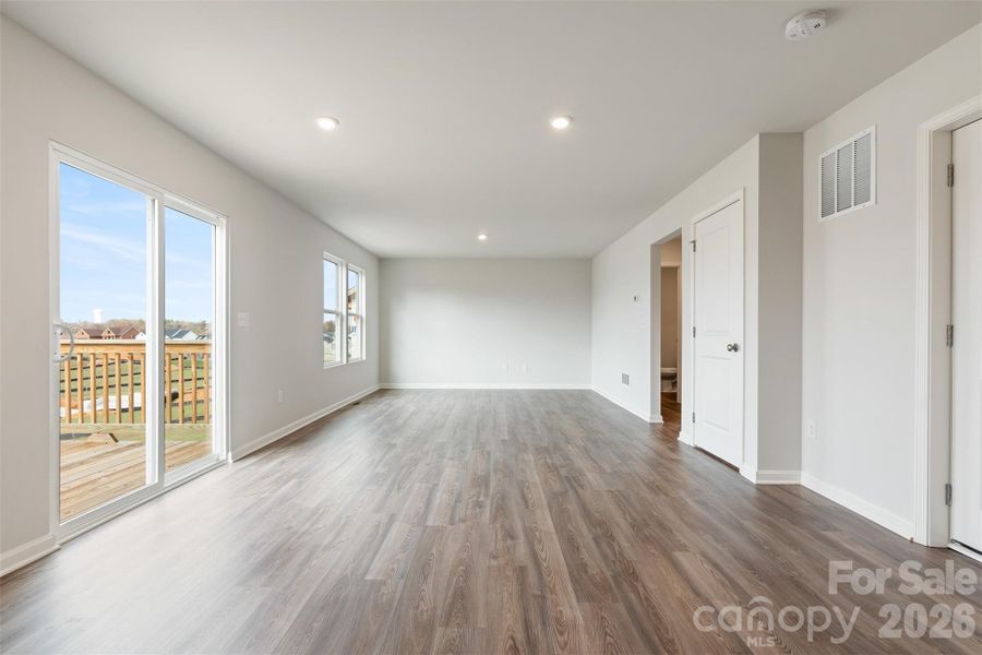 Spacious, unfurnished interior of a new home in Riverdale Hills, Spartanburg (Image 26).