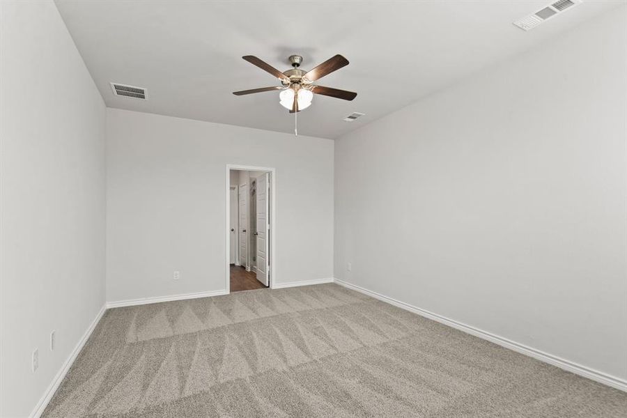 Spacious, unfurnished interior of a new home in Retreat at Fossil Creek, Fort Worth (Image 15).