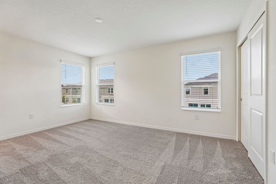 Spacious, unfurnished interior of a new home in Reserve at Forest Lake Townhomes, Lake Wales (Image 14).