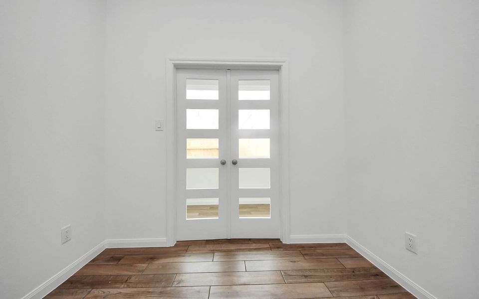 Spacious, unfurnished interior of a new home in Elyson, Katy (Image 8).