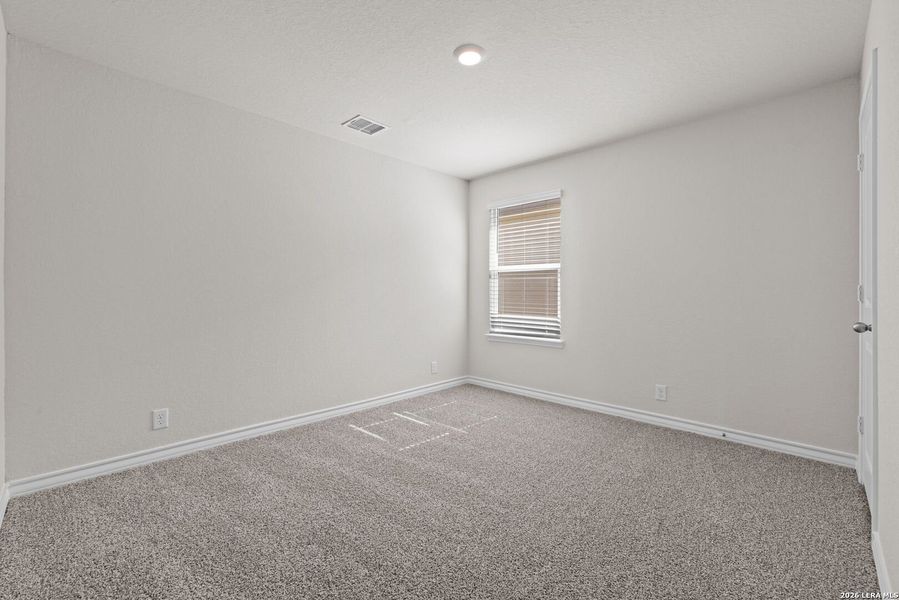 Spacious, unfurnished interior of a new home in Stonehill, San Antonio (Image 24).